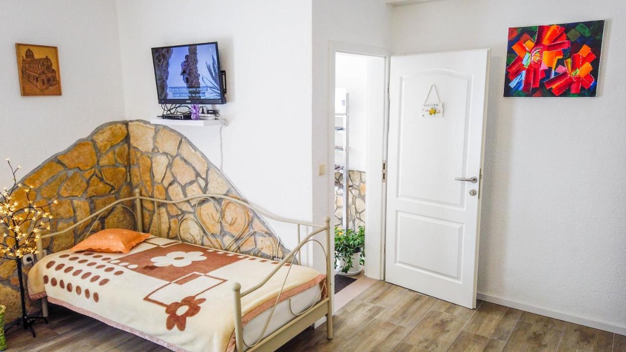 Center Apartment *
