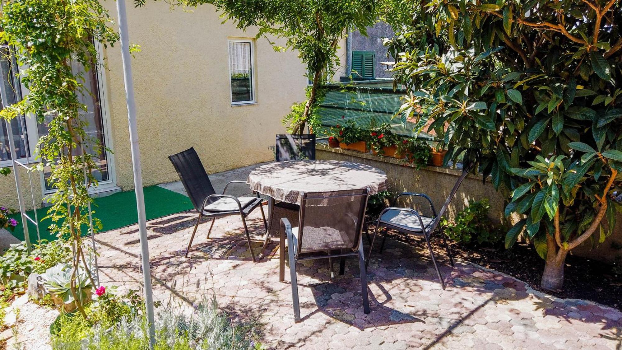 Center Apartment *