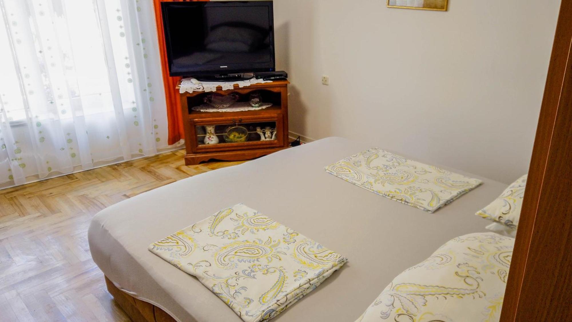 Center Apartment *